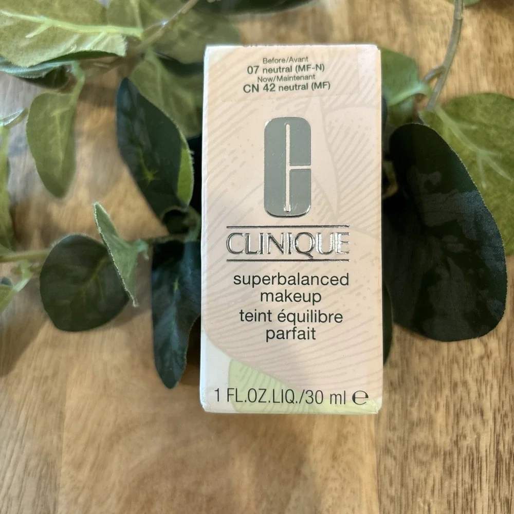 FULL SIZE Clinique Superbalanced Makeup No. 07 CN 42 Neutral (MF) 1oz 30ml